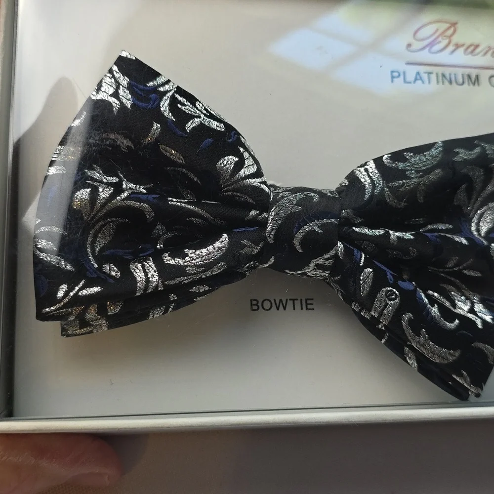 NEW Brand Q Platinum Collection Bowtie Cufflinks Pocket‎ Square Set Black/Silver